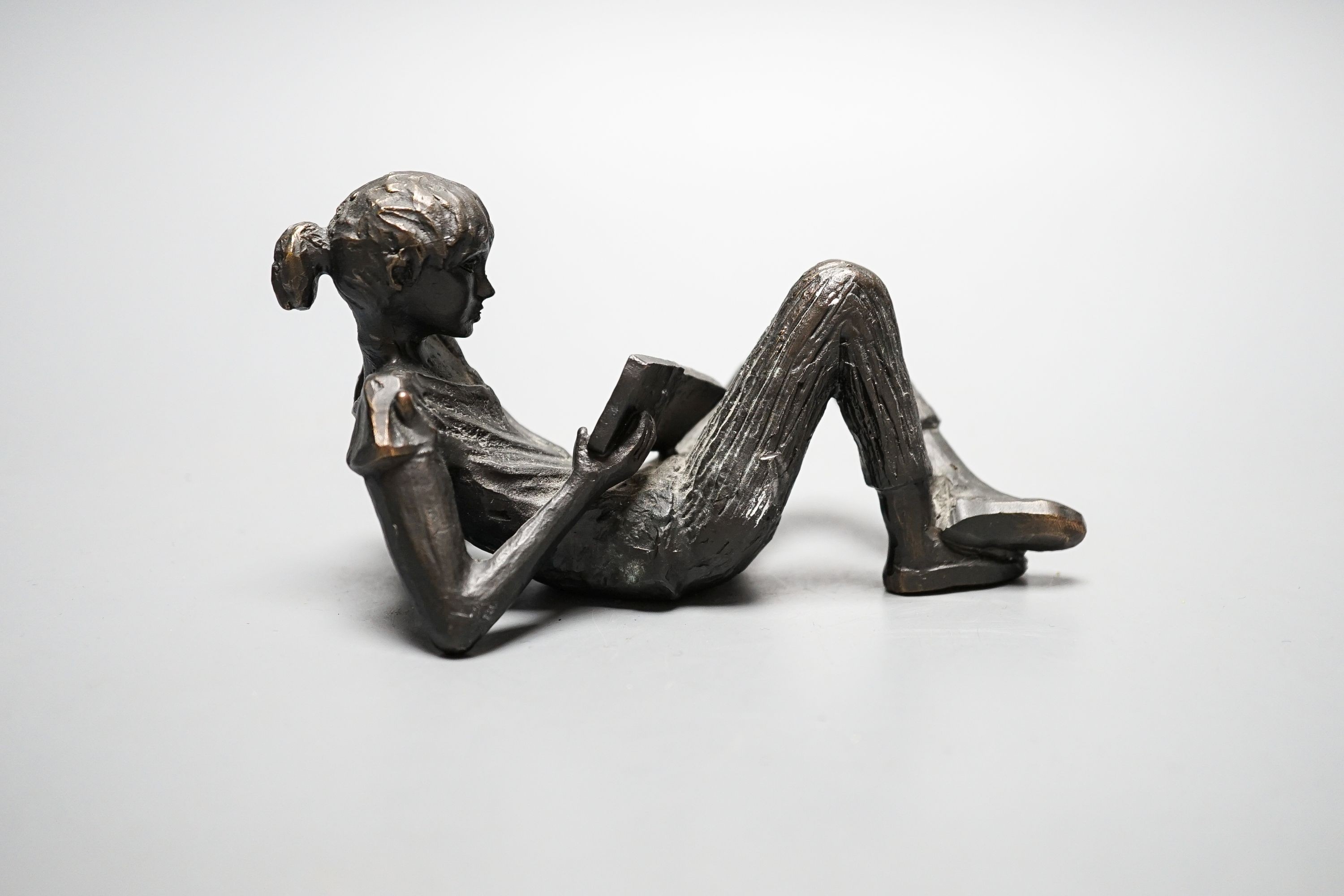 Gerda Rubinstein, (b. 1931). A bronze reclining girl, width 13cm